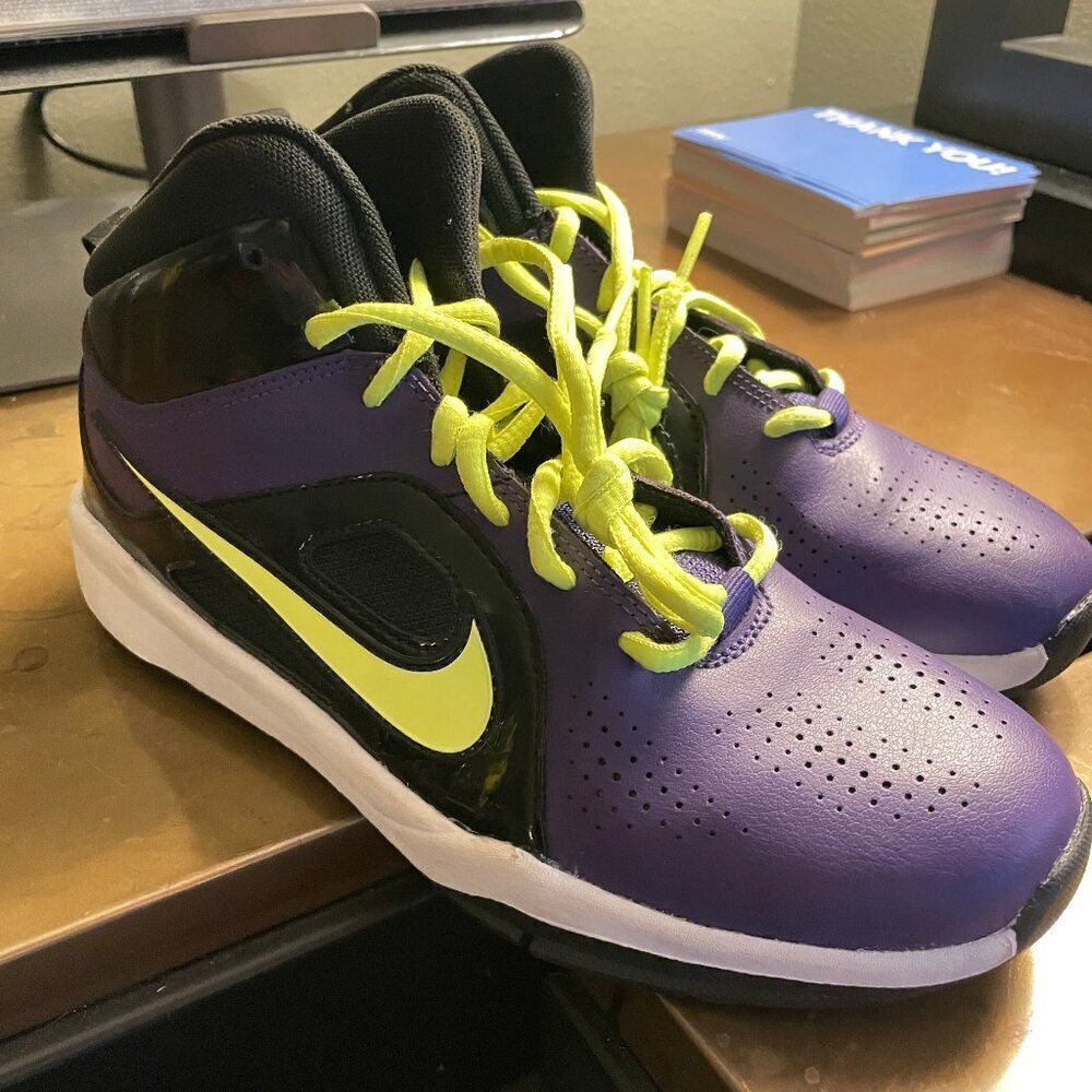 Nike Team Hustle 599187-500 Purple Black Volt Yellow 6Y GS 7.5 Womens